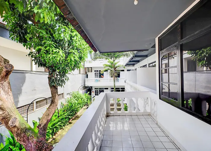 Hotel Collection O At Jalan Padma Near 3*
